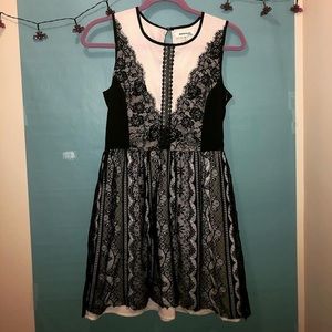 Monteau lace dress